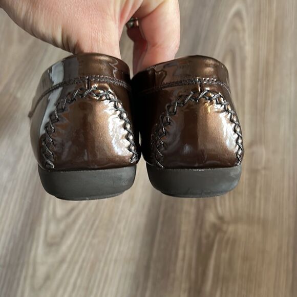 LIKE NEW STUART WEITZMAN POINTED TOE PATENT LEATHER BRONZE LAOFER DRIVING MOC 6 - Picture 6 of 9